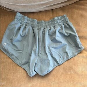 Lululemon Hotty Shot Shorts 2.5” inseam. Size 6.